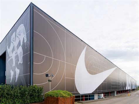 hoe laat is de nike store dicht|Grootste Nike Store van Europa opent i.